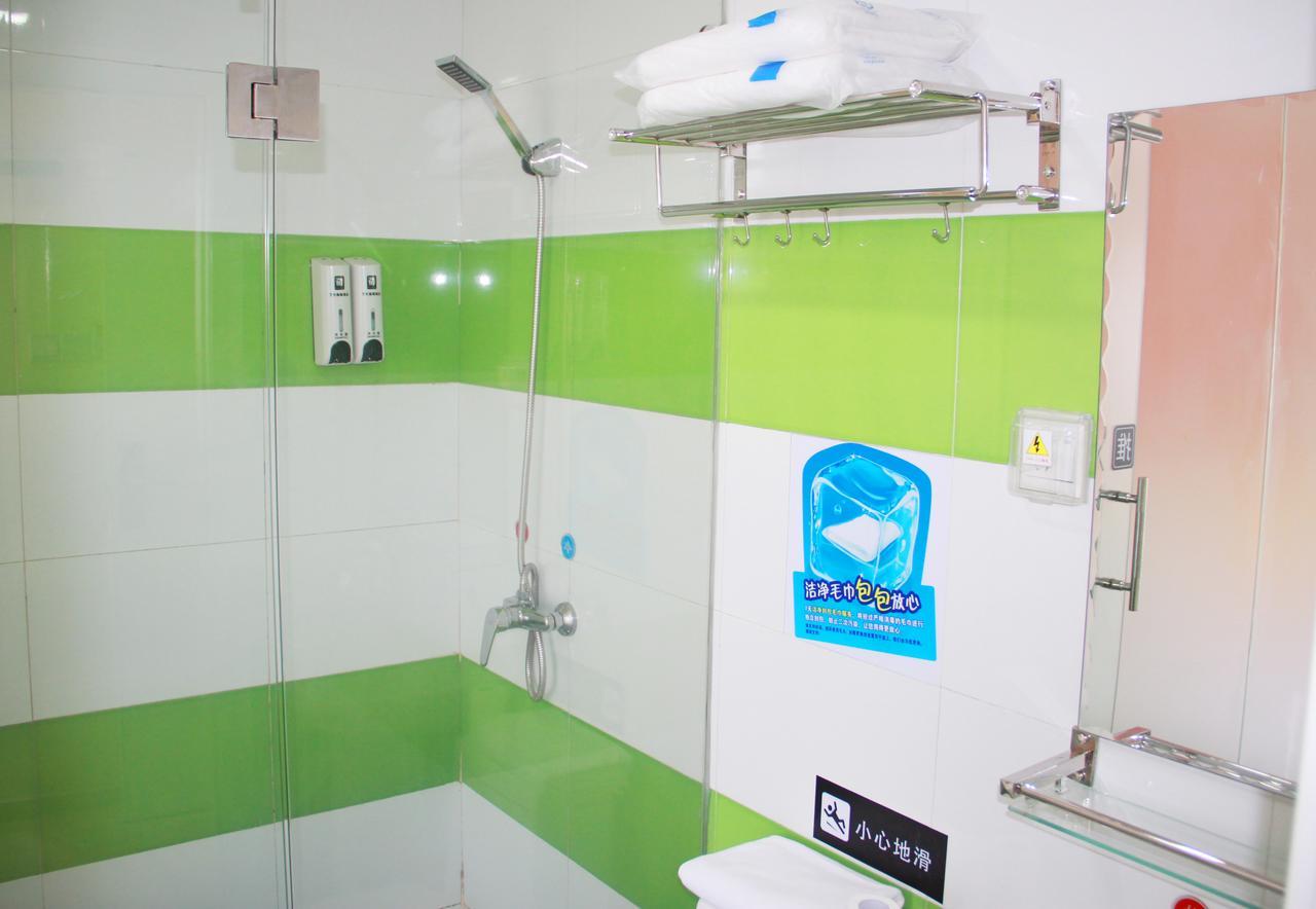 7Days Inn Chengdu North Railway Station No.2 Экстерьер фото