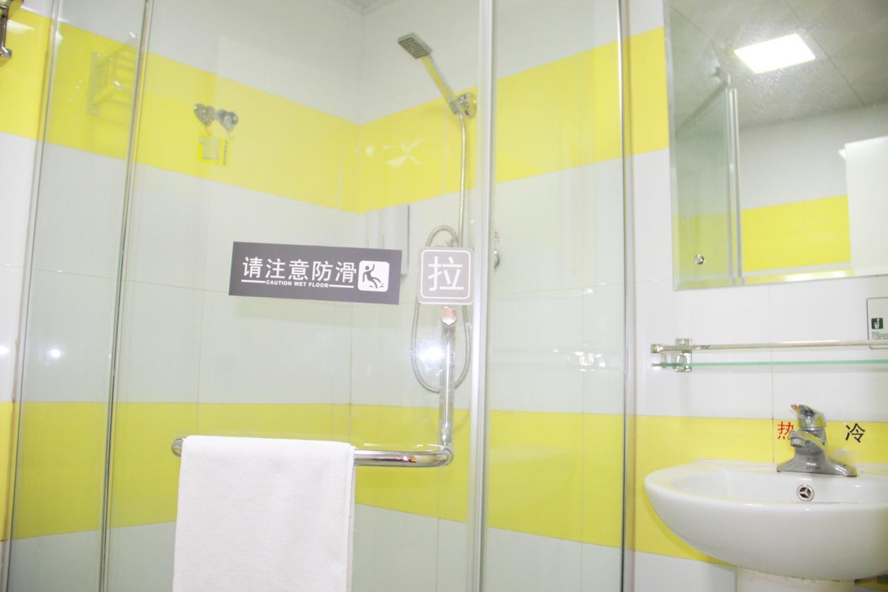 7Days Inn Chengdu North Railway Station No.2 Экстерьер фото