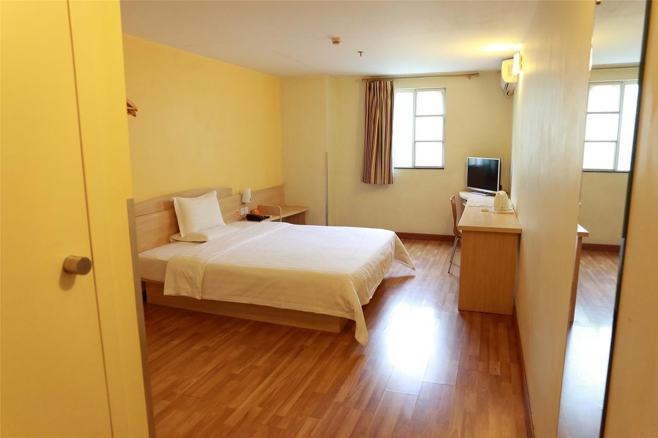 7Days Inn Chengdu North Railway Station No.2 Экстерьер фото